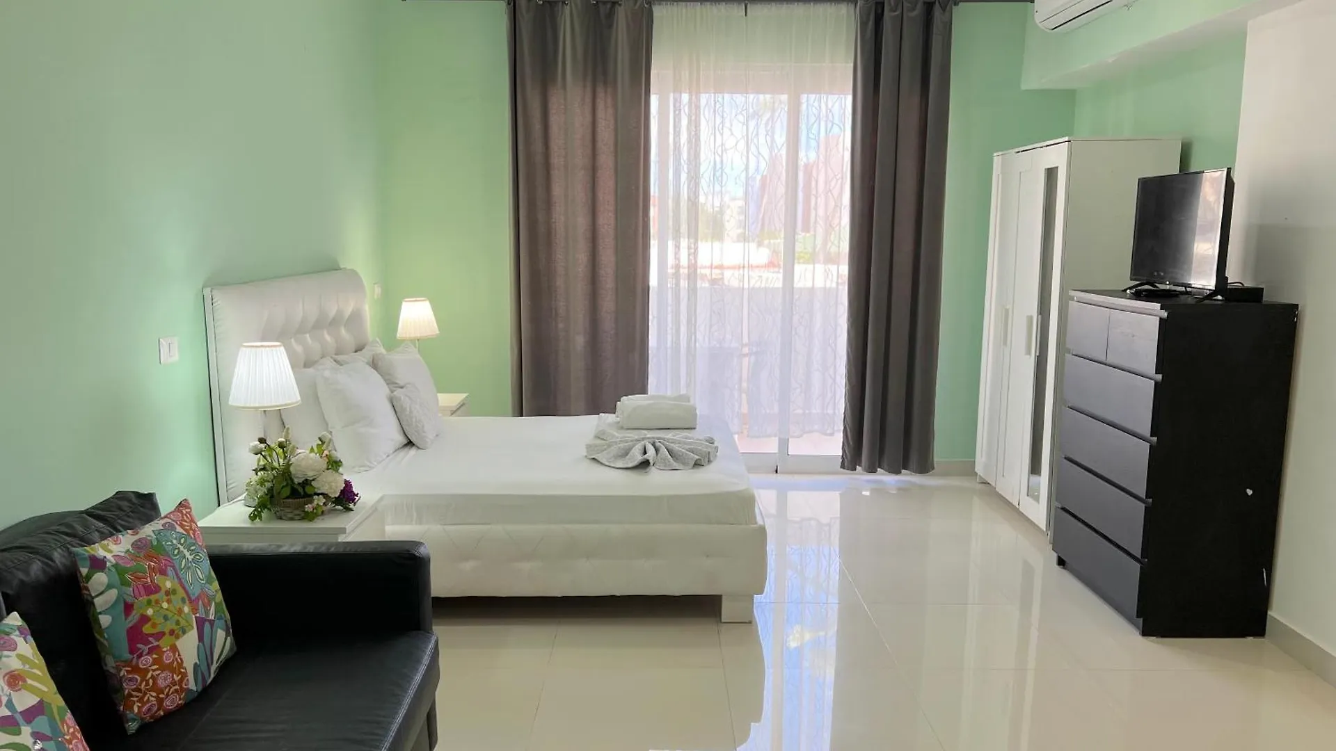 Vacation Studios With Rooftop Pool, Beach Club, Restaurants - Playa Los Corales Punta Cana