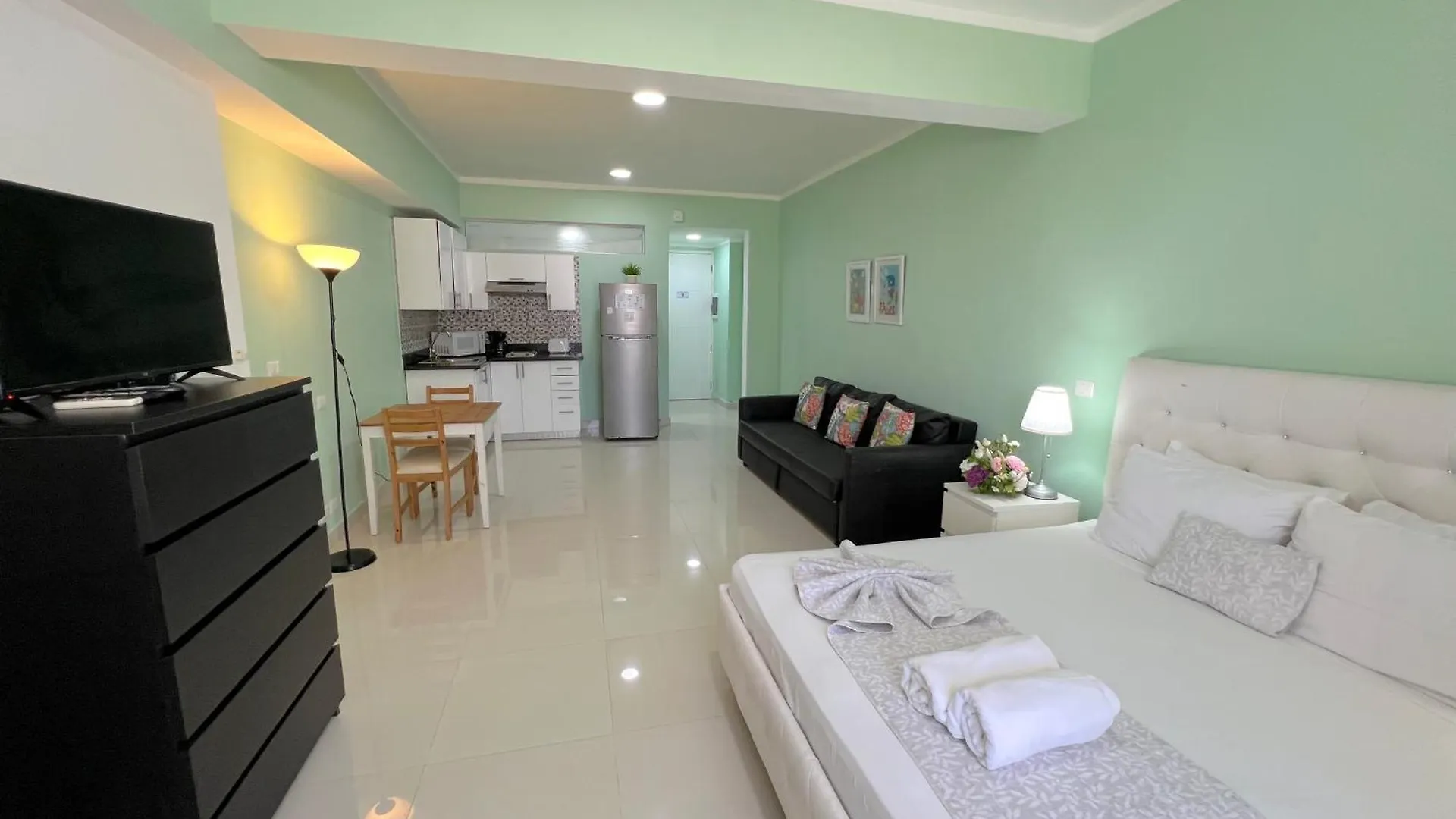 Vacation Studios With Rooftop Pool, Beach Club, Restaurants - Playa Los Corales Punta Cana Den Dominikanske Republik