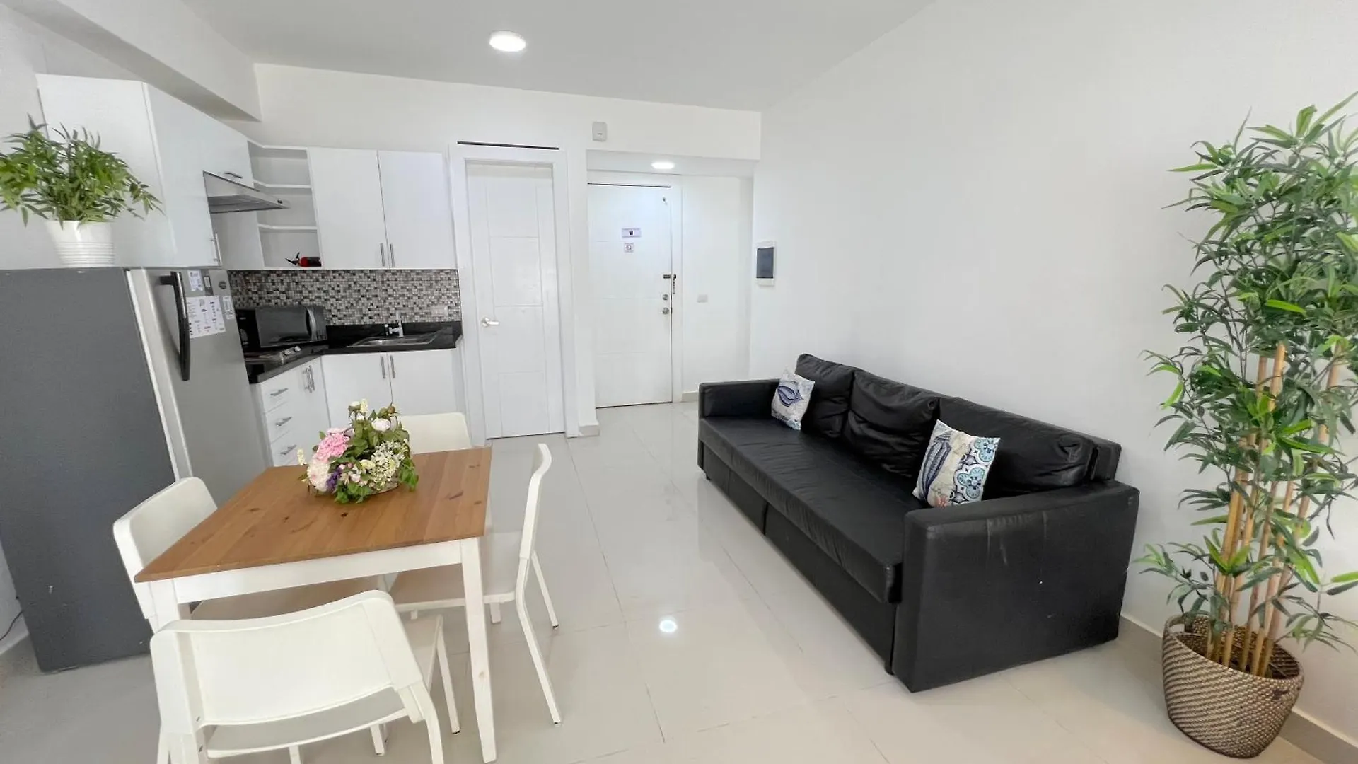 Vacation Studios With Rooftop Pool, Beach Club, Restaurants - Playa Los Corales Punta Cana